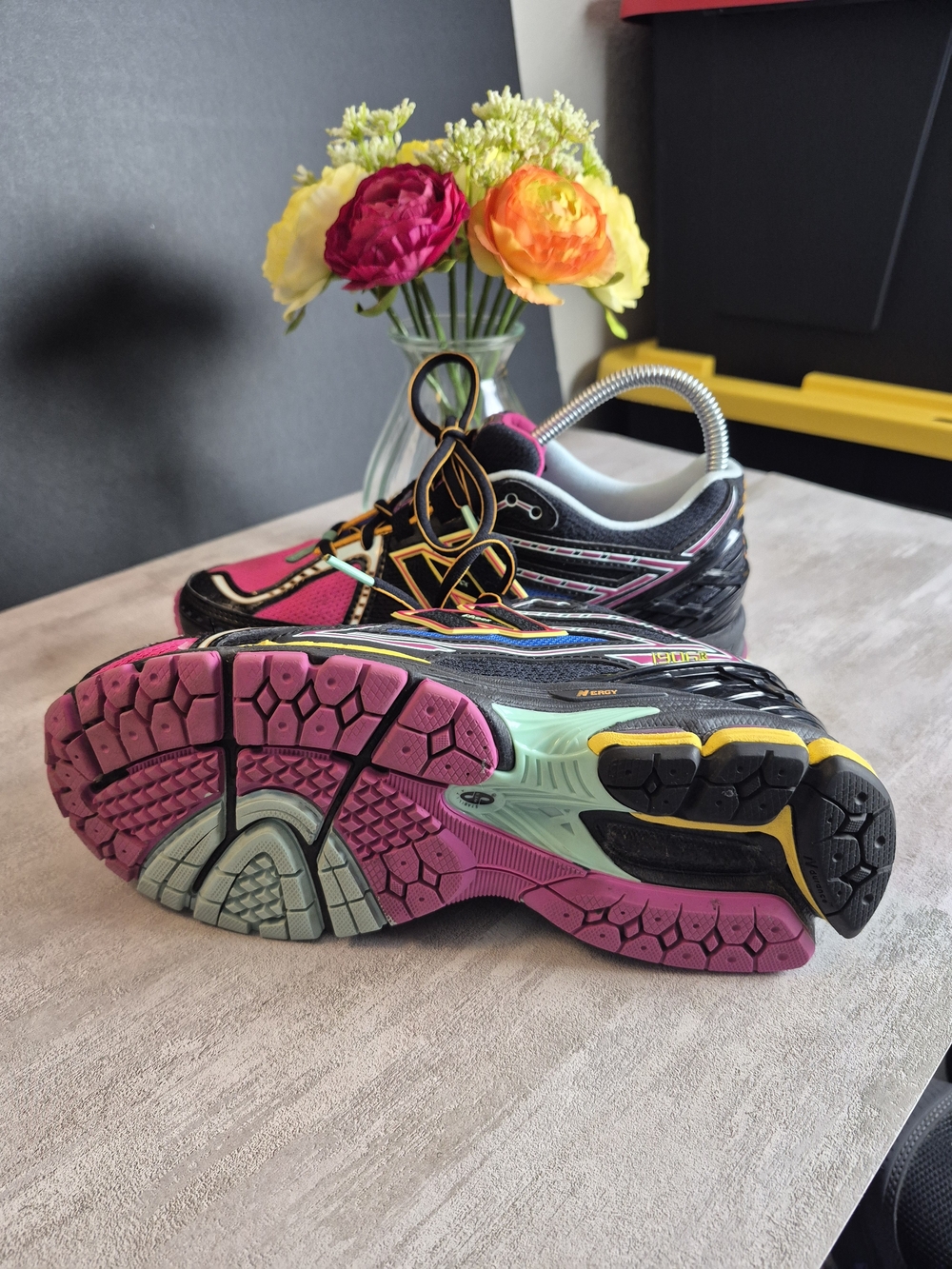 New Balance Women's Pink, Black & Yellow! "Neon Nights" Size 7 - Picture 3 of 4